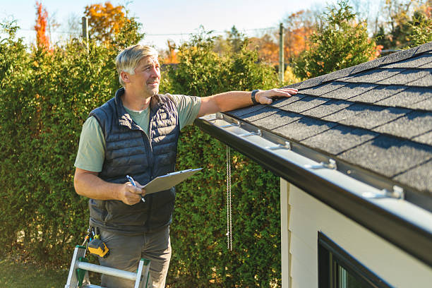 Professional Roofing technician working in New Mexico, NM